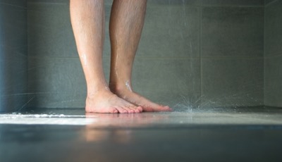 Fötter i duschen Fötter i duschen