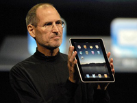 Steve visar upp iPad Steve visar upp iPad
